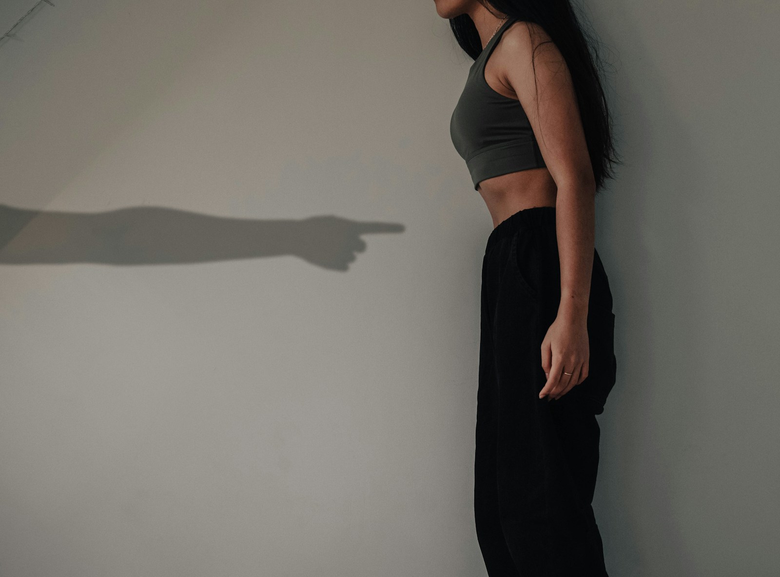 Woman in the dark psychology manipulant